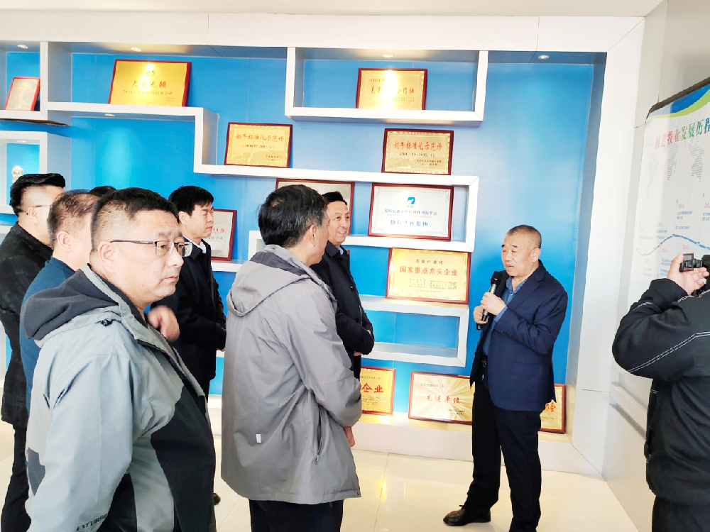 青海省政协调研组赴月博官方网站集团调研指导工作