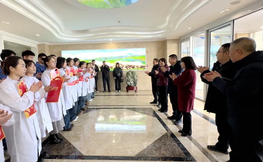 省总工会副主席白鑫到甘肃月博官方网站集团传祁乳业开展送温暖慰问活动